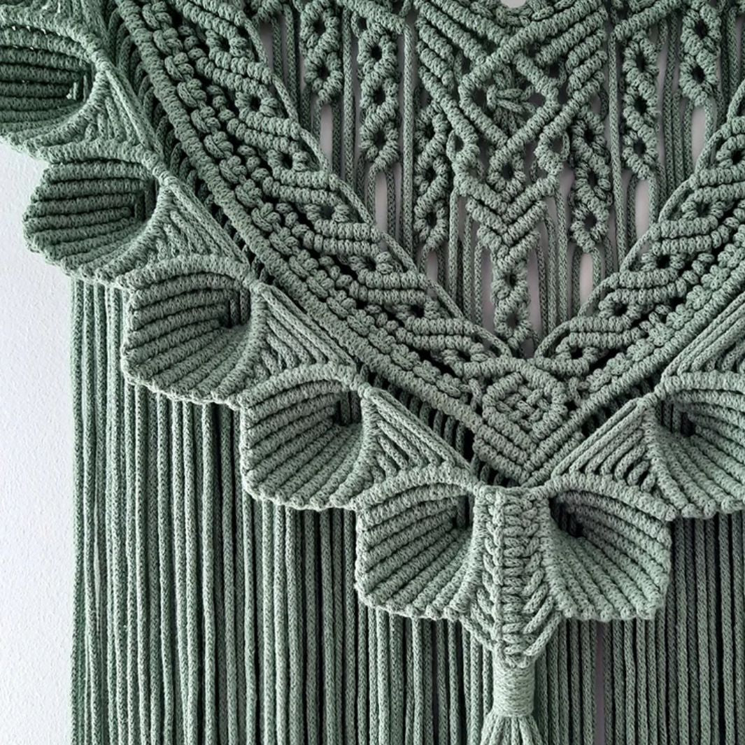 Décoration Murale Macramé Sélénia – Élégance et Artisanalité Réunie