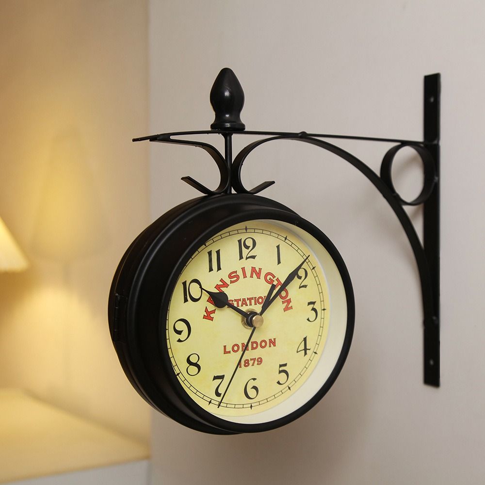 Horloge murale double face en fer forgé rétro